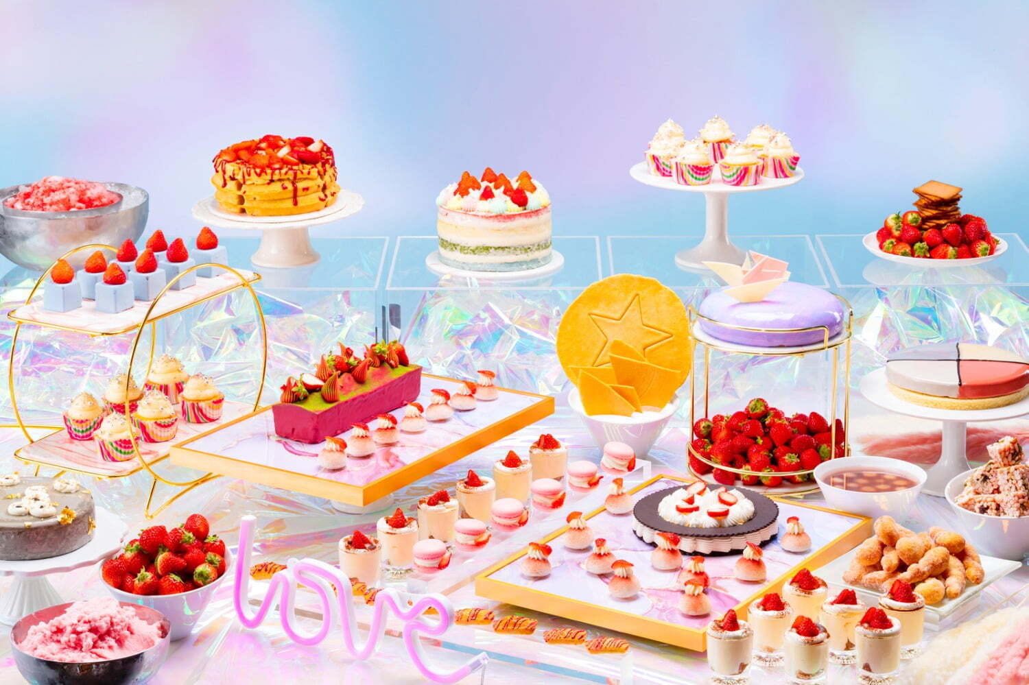 コンラッド大阪“世界を旅する”苺スイーツビュッフェ「韓国編」ポップな虹色ケーキや苺のトゥンカロン