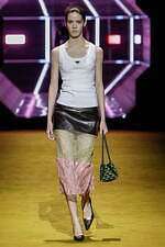 プラダ 2022-23年秋冬ウィメンズコレクション - 日常の価値、人生の記憶を見つめて｜写真23