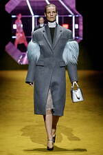 プラダ 2022-23年秋冬ウィメンズコレクション - 日常の価値、人生の記憶を見つめて｜写真32