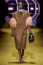 プラダ 2022-23年秋冬ウィメンズコレクション - 日常の価値、人生の記憶を見つめて｜写真35