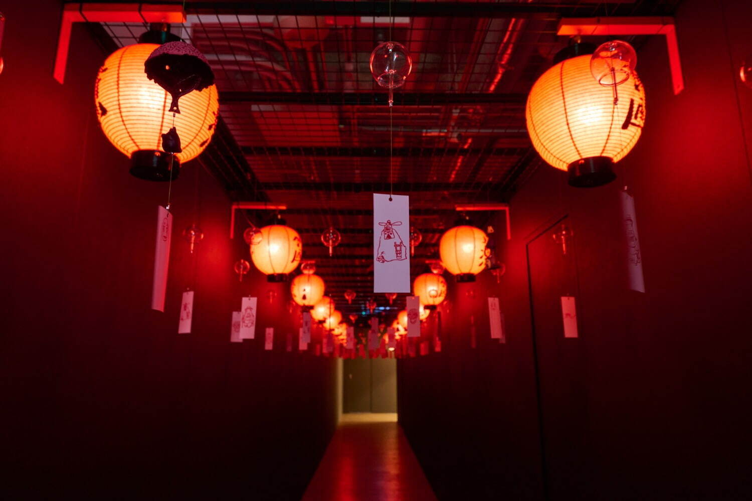 「鈴木敏夫とジブリ展」3年ぶりに東京で、『千と千尋の神隠し』油屋の再現展示や8,800冊の巨大本棚｜写真18