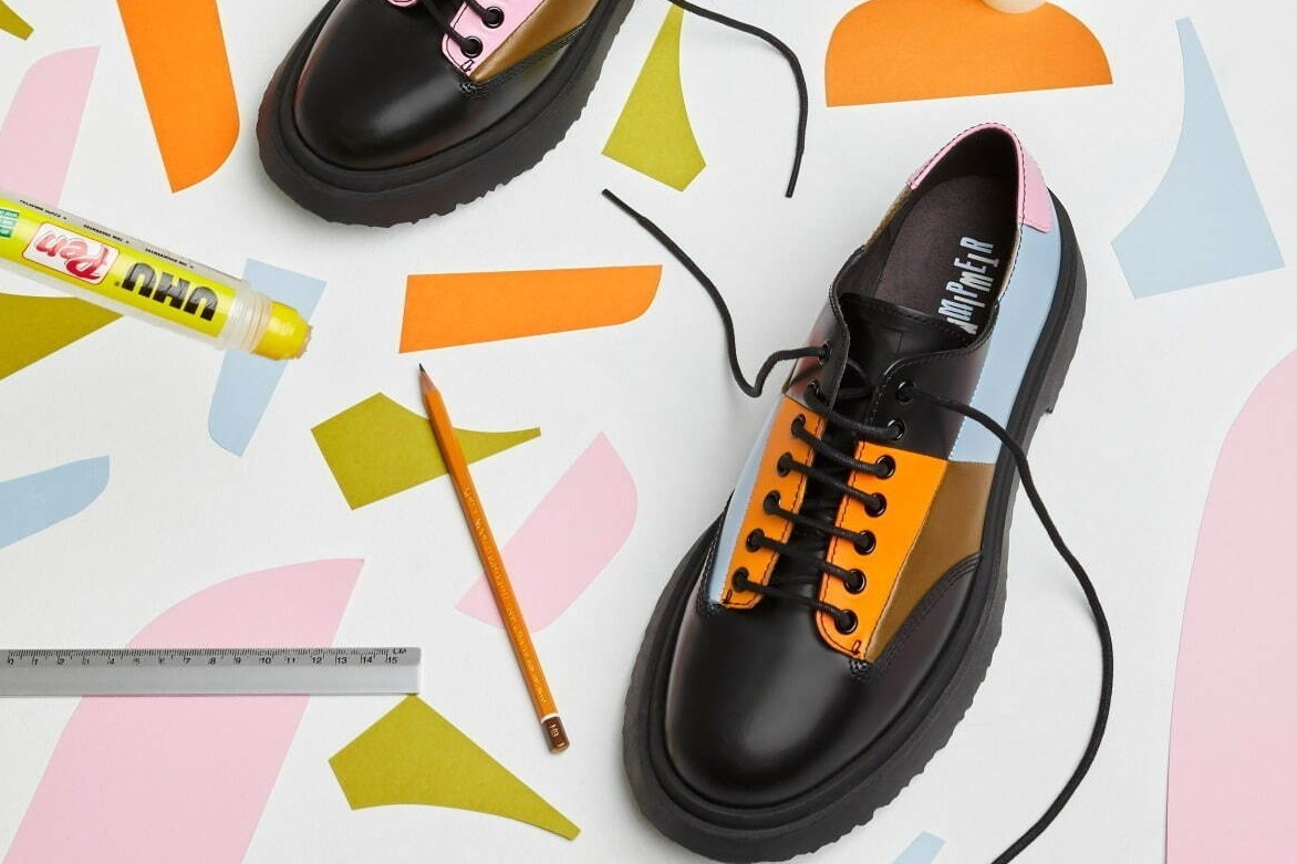 カンペール“おもちゃ着想”のカラフルレザーシューズ、マルチカラーのダービーシューズなど