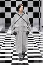 エンポリオ アルマーニ 2022年秋冬コレクション - 軽快なる色彩の律動｜写真19