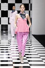 エンポリオ アルマーニ 2022年秋冬コレクション - 軽快なる色彩の律動｜写真44