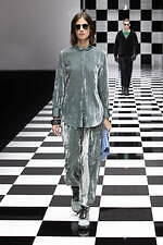 エンポリオ アルマーニ 2022年秋冬コレクション - 軽快なる色彩の律動｜写真48