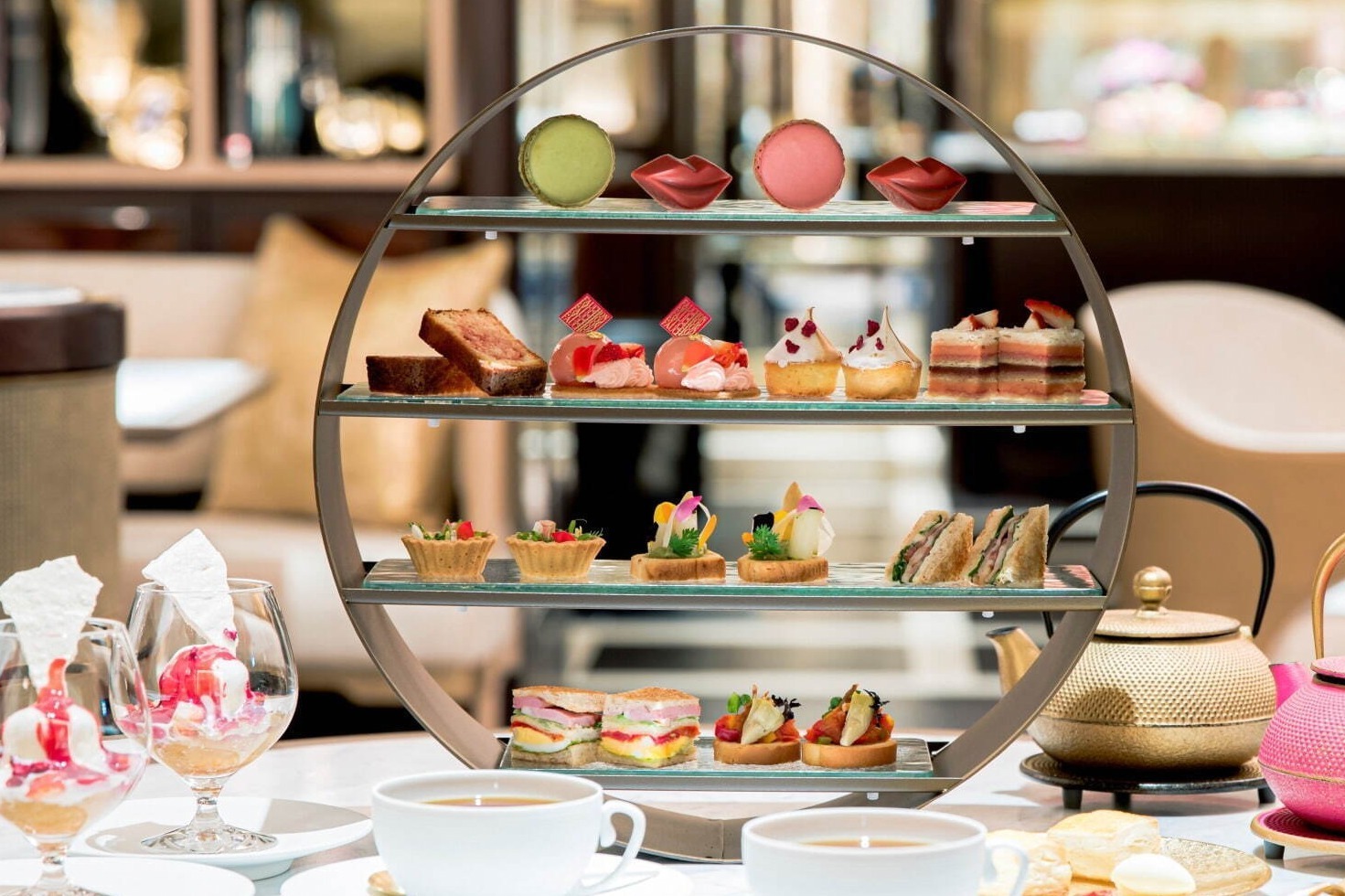 フォションホテル京都"苺"の春アフタヌーンティー、フォションピンクで彩ったスイーツ