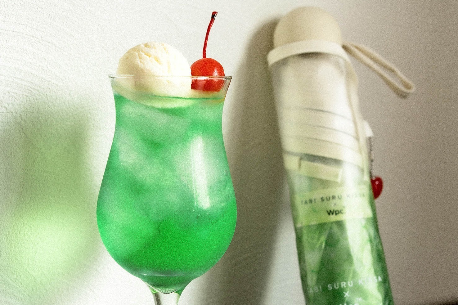 Wpc.「クリームソーダアンブレラ」シュワシュワ泡の弾けるビニール傘、チェリーのチャーム付き