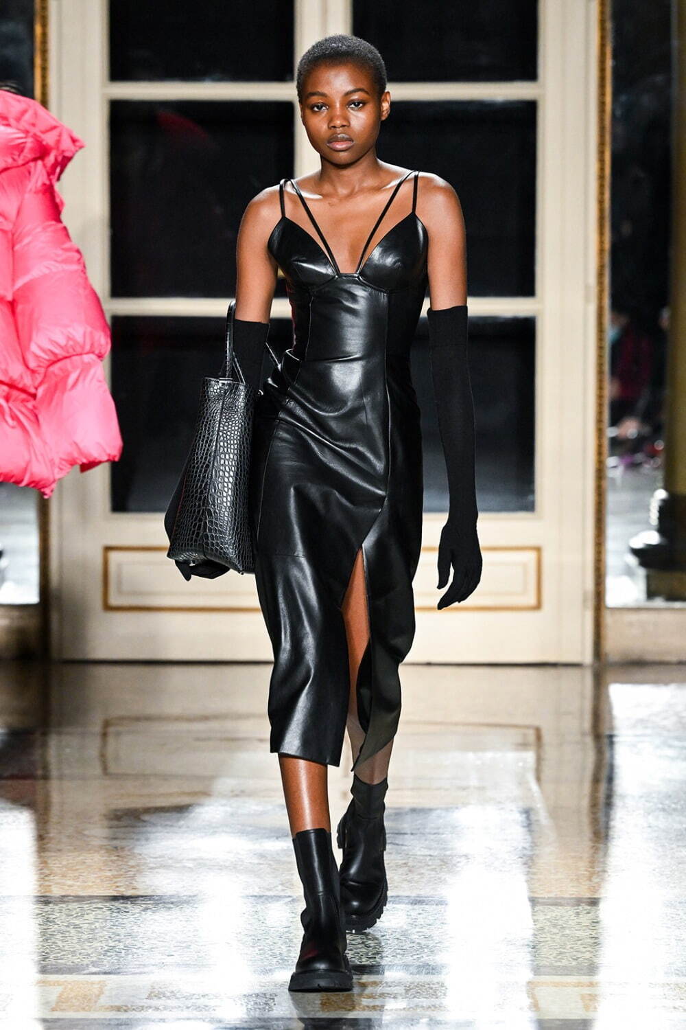 エルマンノ シェルヴィーノ(ERMANNO SCERVINO) 2022-23年秋冬ウィメンズコレクション ファッションプレス