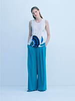 イッセイ ミヤケ新作ウェア"水面の波紋"着想、動くたび内側のカラーが覗くニット＆滲みプリントシャツ｜写真18