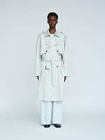 アトウ“オーバーサイズ×ペールトーン”のトレンチコート＆ノーカラージャケットなど、青山本店では受注会｜写真8