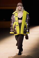 コーチ 2022年秋コレクション - ノスタルジーと現代性が交わる、空想の街を描く｜写真15