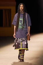 コーチ 2022年秋コレクション - ノスタルジーと現代性が交わる、空想の街を描く｜写真19