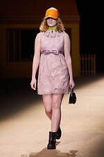 コーチ 2022年秋コレクション - ノスタルジーと現代性が交わる、空想の街を描く｜写真36