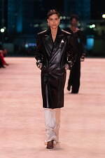 サンローラン 2022年冬ウィメンズコレクション - アール・デコ、抑制の潜勢力｜写真47