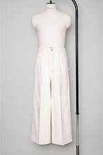 ラングラー×シンヤコヅカのワイドフレアパンツ、“スリーピングウェア”着想のリラックスした着心地｜写真4