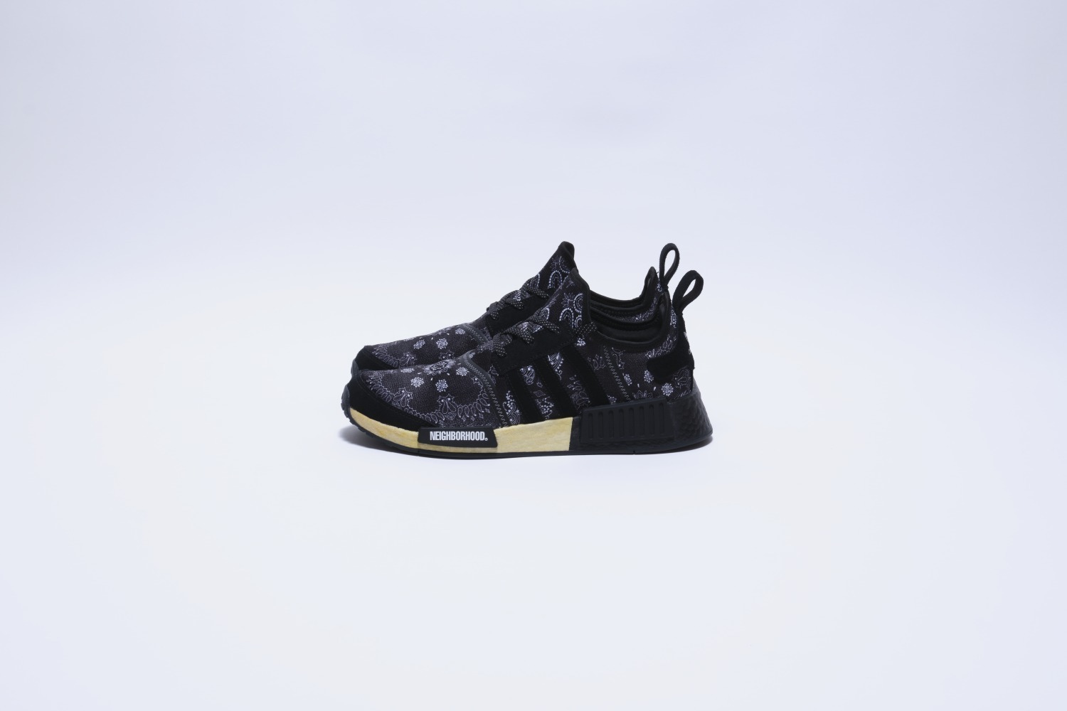 「NMD R1 NBHD」22,000円