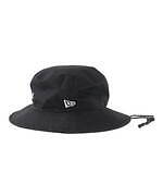 ニューエラ×キャンディ ストリッパー、オリジナルロゴ入りバケットハット＆オールブラックのバックパック｜写真2