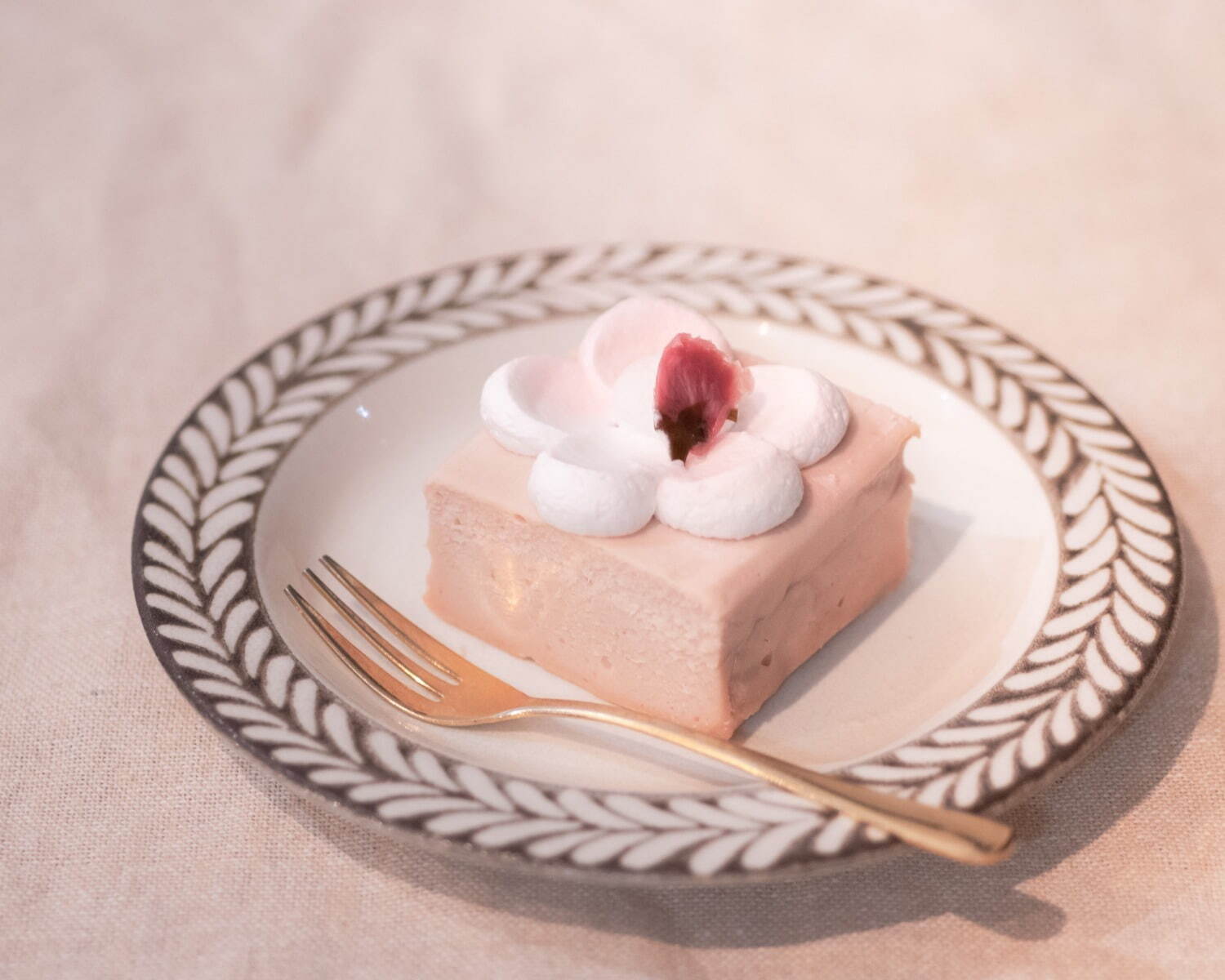 桜スイーツ専門店 ナナシノ桜菓子店 が中目黒にオープン 桜色のチーズケーキなど ファッションプレス