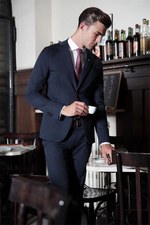 ディースクエアードのクラシックコレクション - 都会的な紳士のためのモダンなスーツ｜写真2