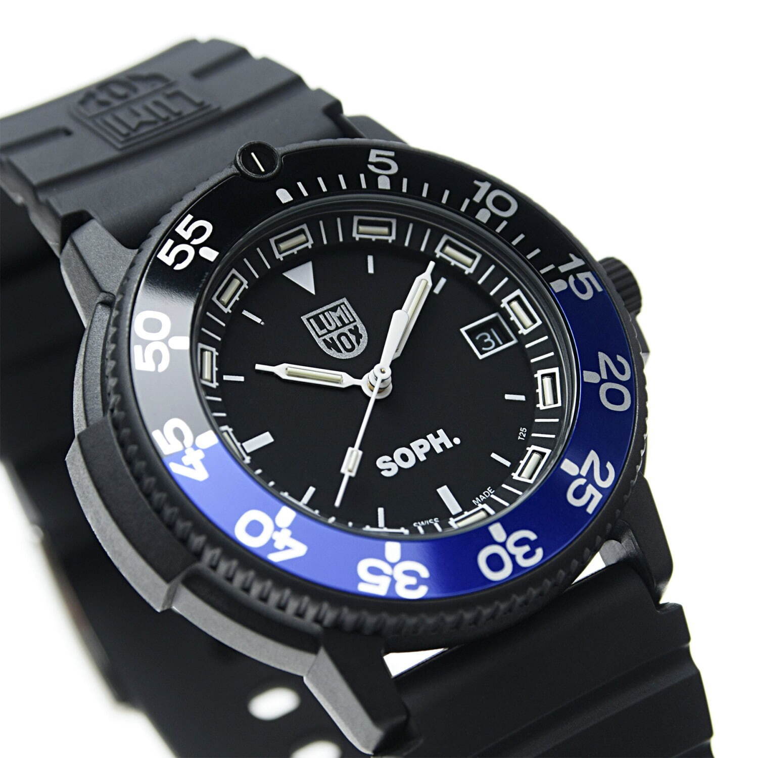 ソフネット×ルミノックスの限定腕時計、ダイバーズウォッチのベゼルデザイン＆シリアルナンバー入り｜写真11