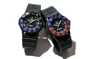 ソフネット×ルミノックスの限定腕時計、ダイバーズウォッチのベゼルデザイン＆シリアルナンバー入り