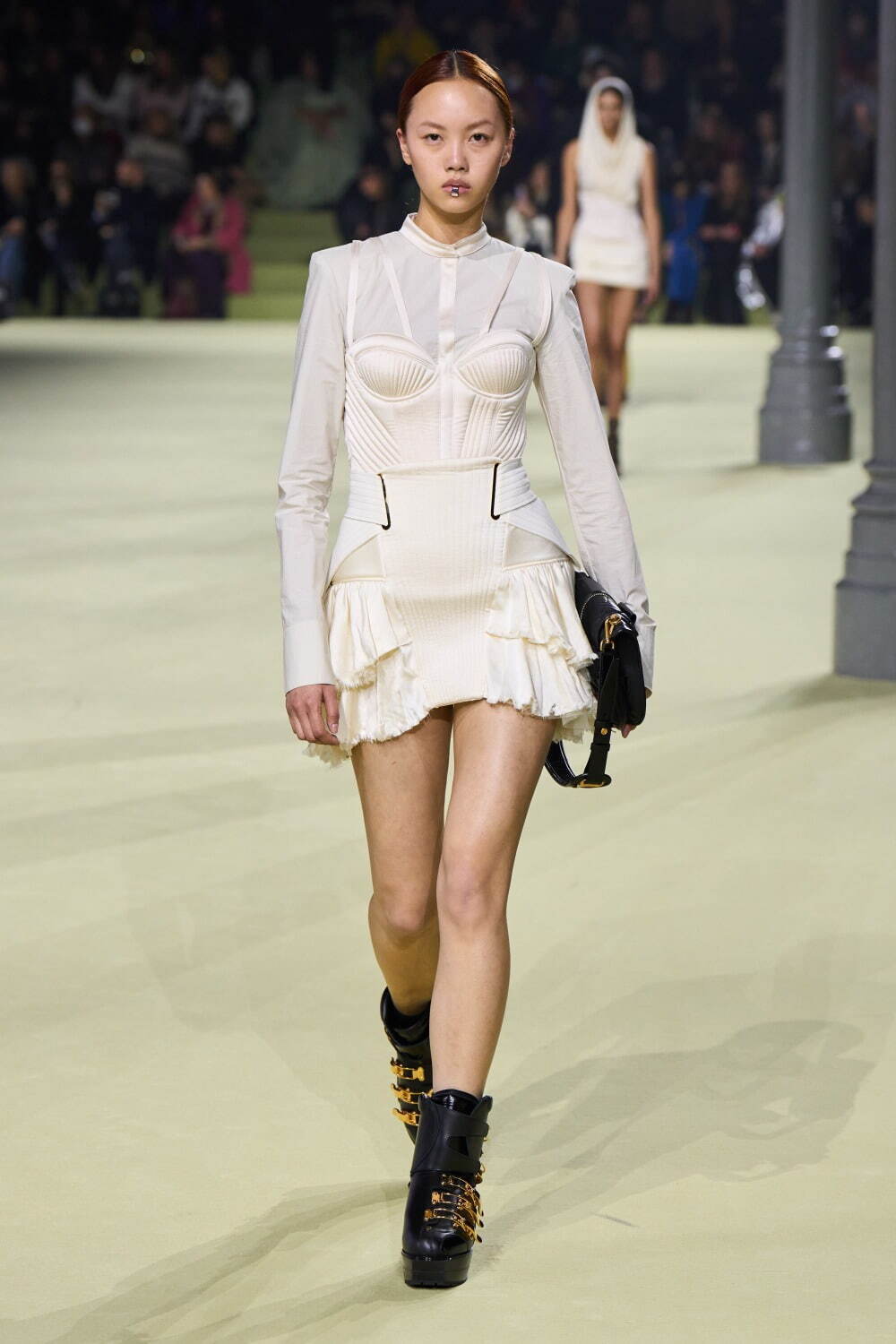 バルマン(BALMAIN) 2022-23年秋冬ウィメンズ&メンズコレクション 