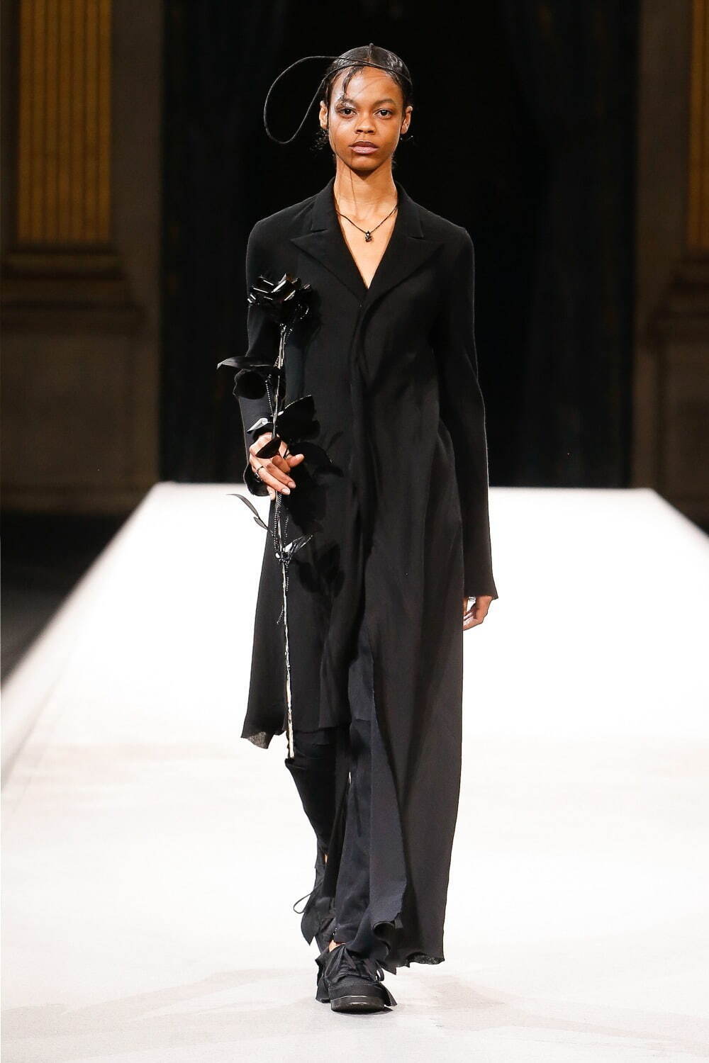 ヨウジヤマモト(Yohji Yamamoto) 2022-23年秋冬ウィメンズコレクション  - 写真17