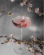 フォーシーズンズホテル東京大手町の桜アフタヌーンティー、"花びら"をのせたピスタチオや苺スイーツ｜写真6