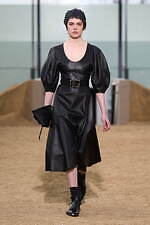 クロエ 2022-23年秋冬コレクション - 女性の力強さと気品を衣服に込めて｜写真3