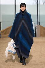 クロエ 2022-23年秋冬コレクション - 女性の力強さと気品を衣服に込めて｜写真9