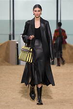 クロエ 2022-23年秋冬コレクション - 女性の力強さと気品を衣服に込めて｜写真11