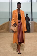 クロエ 2022-23年秋冬コレクション - 女性の力強さと気品を衣服に込めて｜写真18