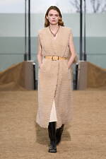 クロエ 2022-23年秋冬コレクション - 女性の力強さと気品を衣服に込めて｜写真26