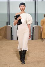 クロエ 2022-23年秋冬コレクション - 女性の力強さと気品を衣服に込めて｜写真27