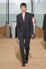 クロエ 2022-23年秋冬コレクション - 女性の力強さと気品を衣服に込めて｜写真30