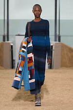 クロエ 2022-23年秋冬コレクション - 女性の力強さと気品を衣服に込めて｜写真33