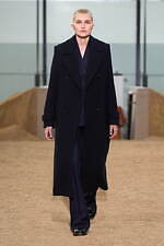 クロエ 2022-23年秋冬コレクション - 女性の力強さと気品を衣服に込めて｜写真34