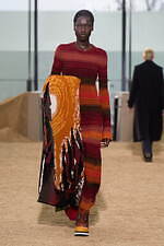 クロエ 2022-23年秋冬コレクション - 女性の力強さと気品を衣服に込めて｜写真36