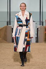 クロエ 2022-23年秋冬コレクション - 女性の力強さと気品を衣服に込めて｜写真38