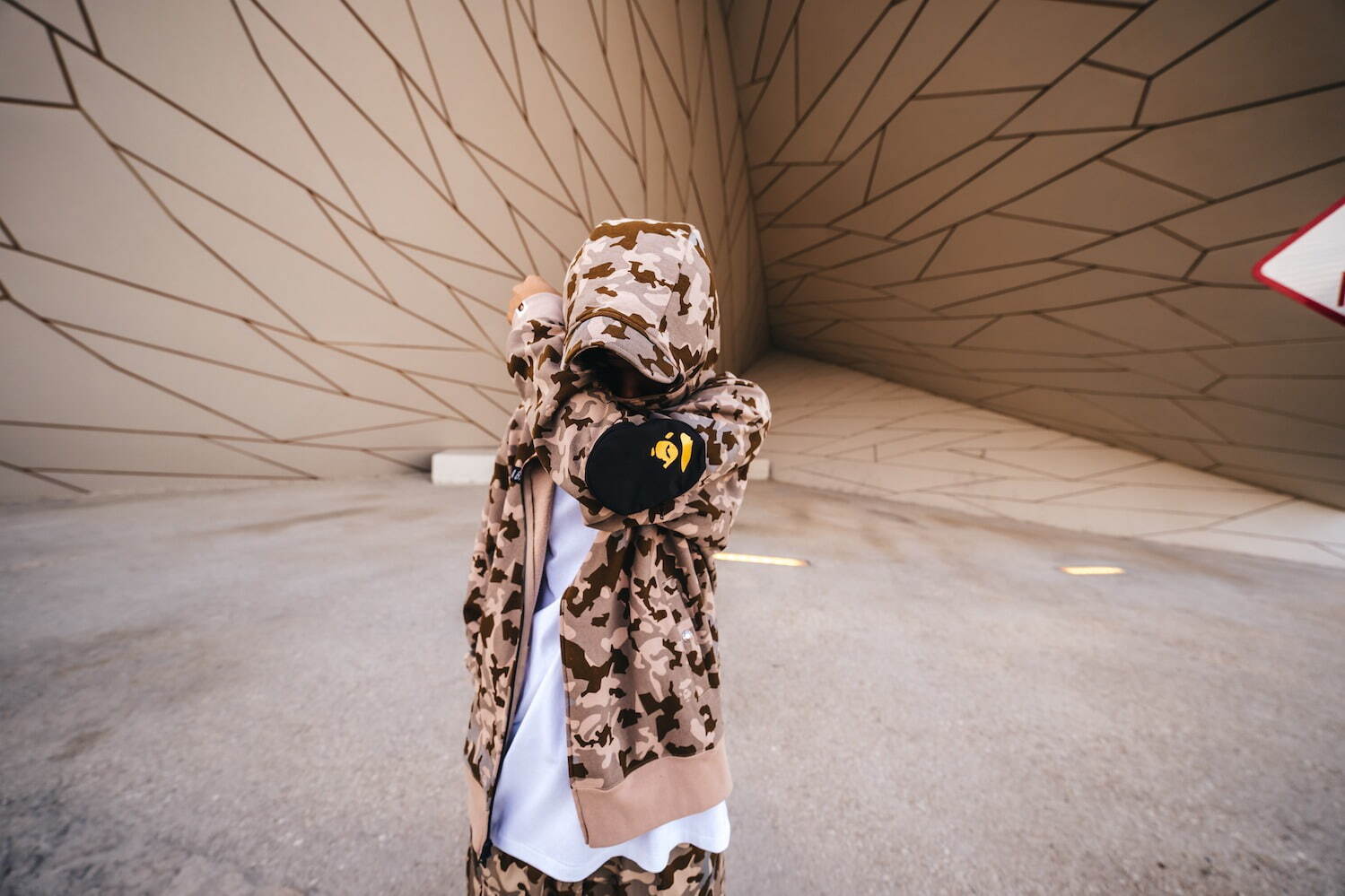 SAND CAMO MILITARY RELAXED FIT FULL ZIP MASK HOODIE 30,000円