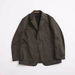 Scyeのディストリクト ユナイテッドアローズ別注チノスーツ、カジュアルな佇まいを立体的な仕立てで｜写真2