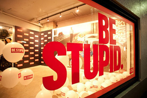 原宿に突如出現「￥0」Tシャツに3000人! ‐　ディーゼルの期間限定ストア