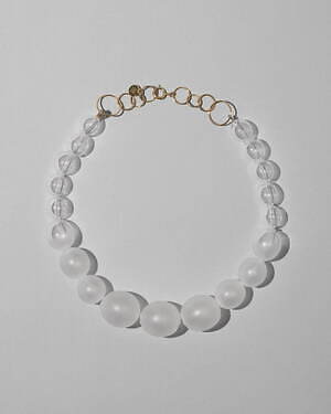 “季節によって色が変わる川”イメージのガラスアクセサリー、シリシリ新作がバーニーズ銀座店に｜写真9