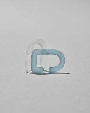 “季節によって色が変わる川”イメージのガラスアクセサリー、シリシリ新作がバーニーズ銀座店に｜写真36