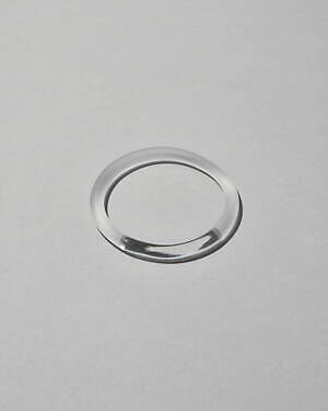 “季節によって色が変わる川”イメージのガラスアクセサリー、シリシリ新作がバーニーズ銀座店に｜写真29