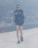 バレンシアガ 22年冬コレクション - 険しい冬から愛と平和を祈る｜写真42