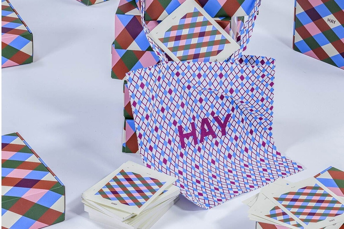 ヘイ(HAY)国内2号店「ヘイ オオサカ」大阪中之島美術館にオープン、限定トートバッグも