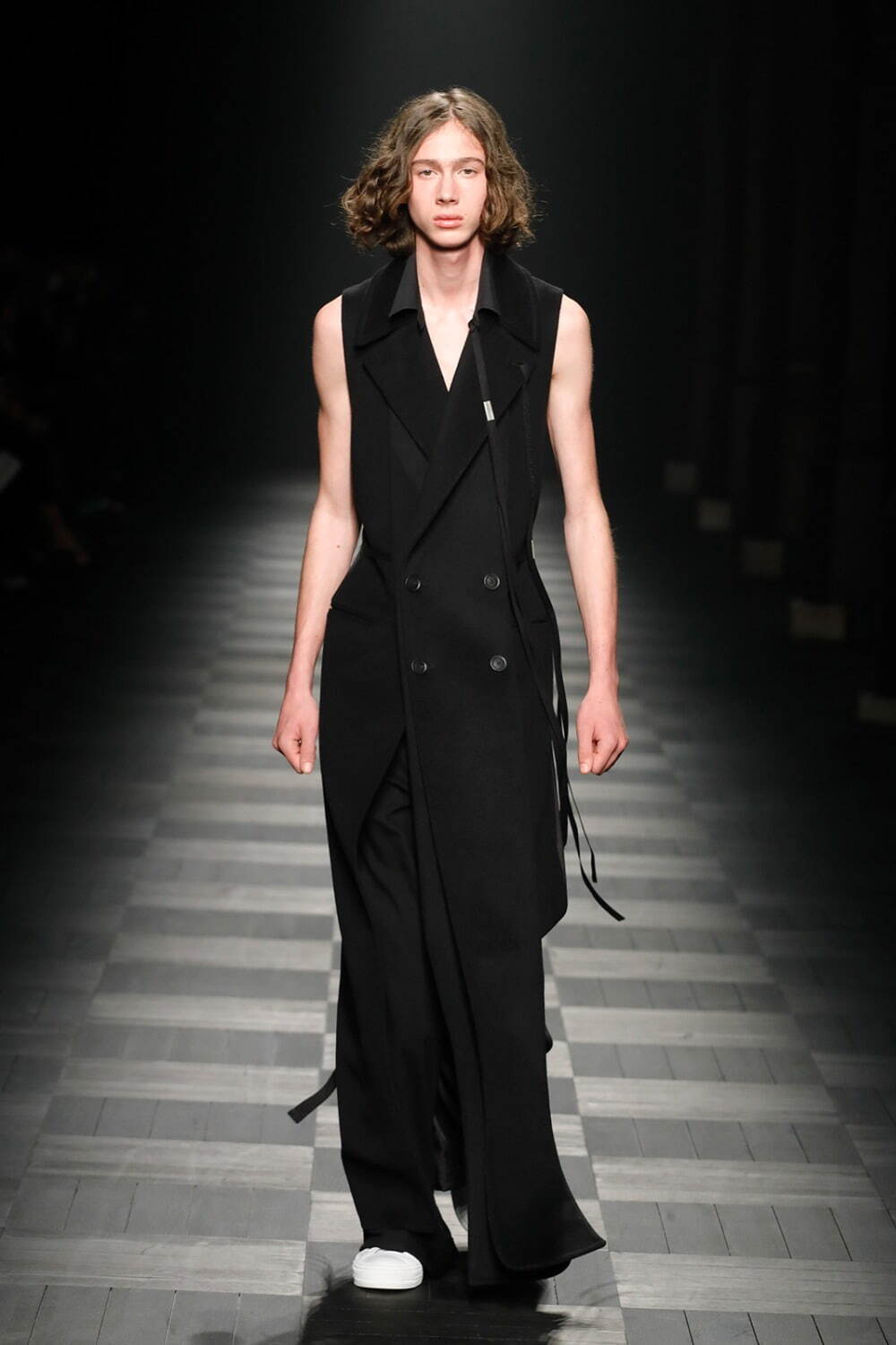 アン ドゥムルメステール(ANN DEMEULEMEESTER) 2022-23年秋冬