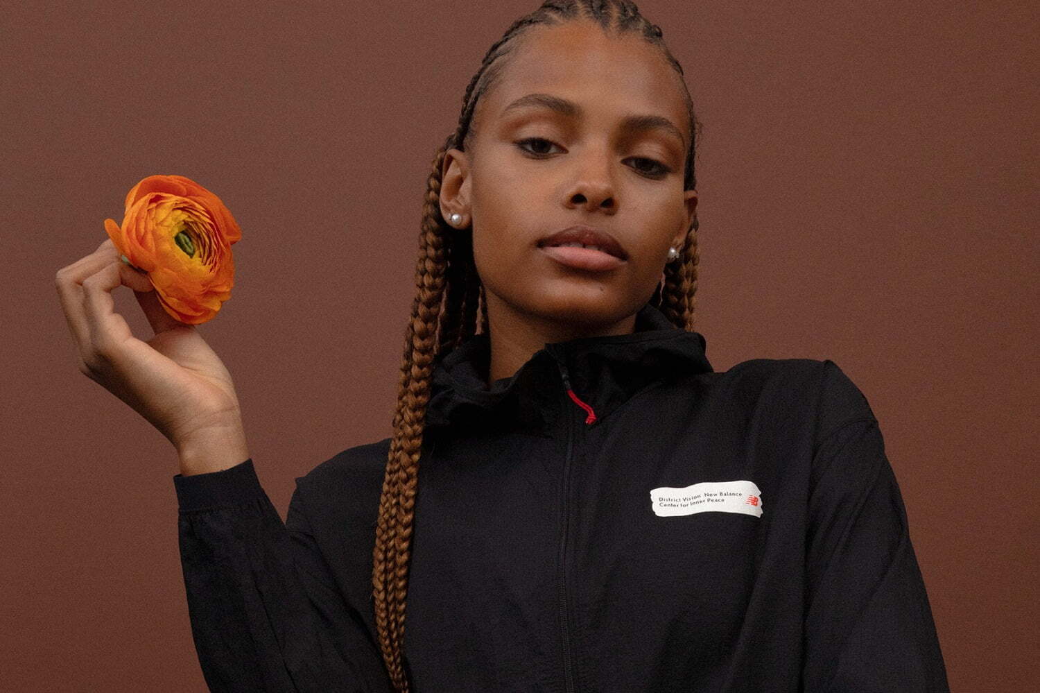 LA発ディストリクト・ビジョン×ニューバランス、手書きグラフィック入りランニングウェア