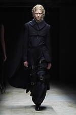 ノワール ケイ ニノミヤ 2022-23年秋冬コレクション - 暗闇に浮かび上がるネオンの輝き｜写真17